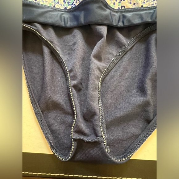 EDDIE BAUER RUNNING GIRLS SHORTS SIZE L. (14-16) - Picture 2 of 4